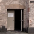 Kris-Martin-Do-not-cross-the-red-line-00-©-Walter-Schlesinger---Kunst-Station-Sankt-Peter-2012-Koeln