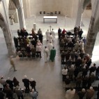 Kris-Martin-Do-not-cross-the-red-line-04-©-Walter-Schlesinger---Kunst-Station-Sankt-Peter-2012-Koeln